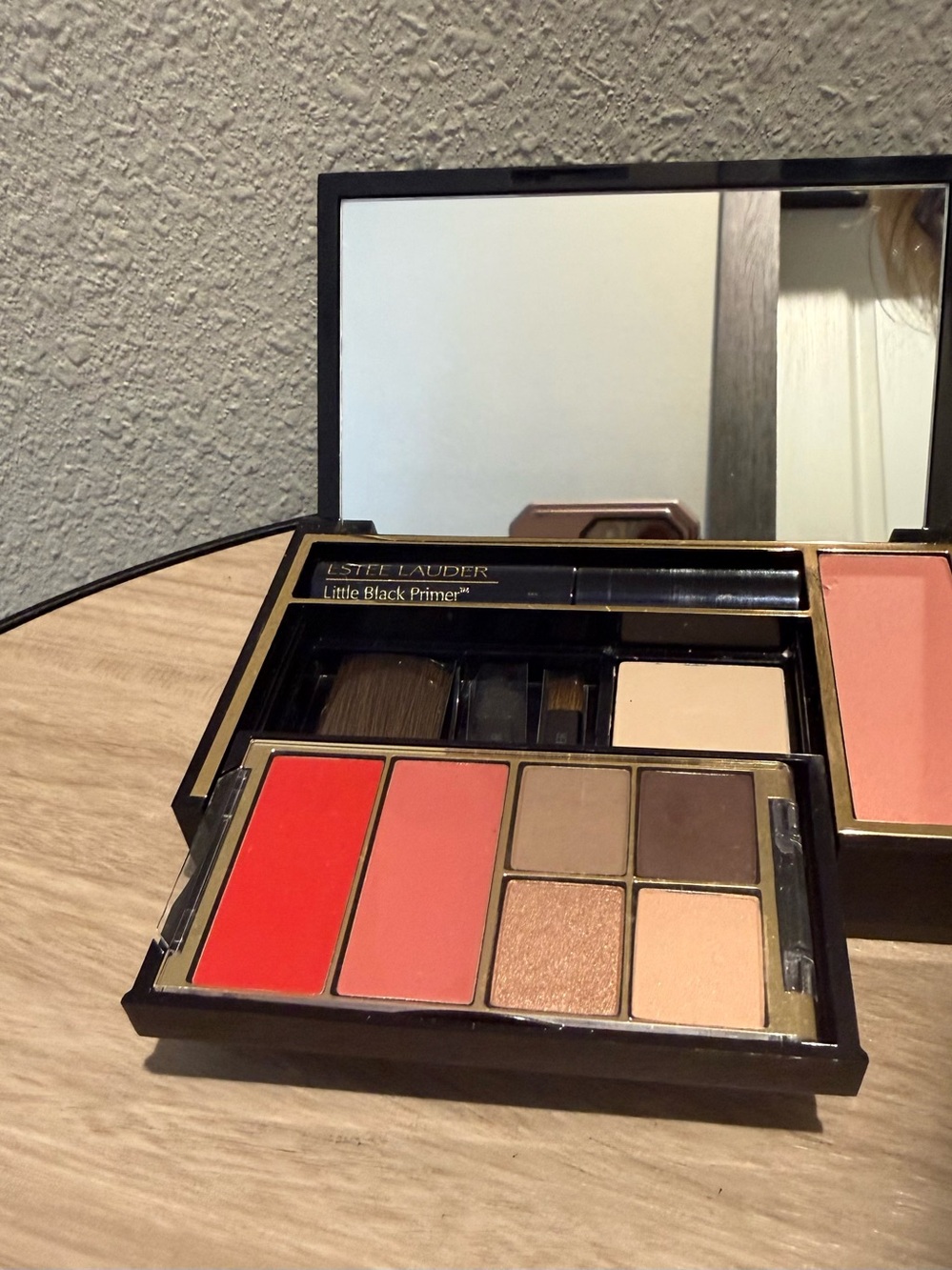 Estée Lauder Beauty Essentials Travel Makeup Palette Eyeshadow Blush Lipstick
